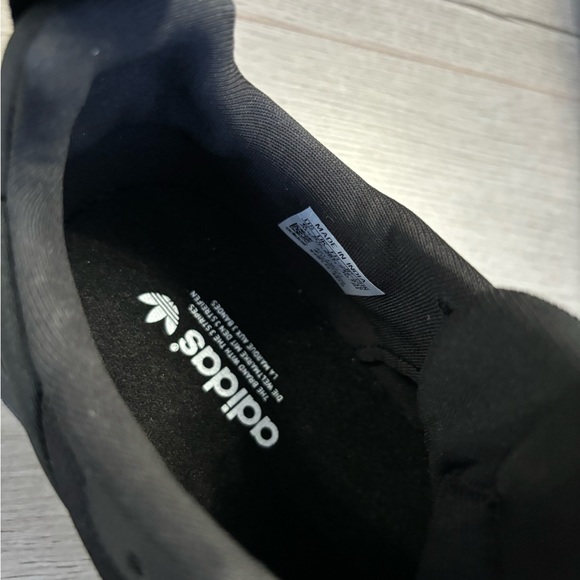 Big boys Adidas running sneakers. Black color. Size 6 big boys. - Picture 7 of 11